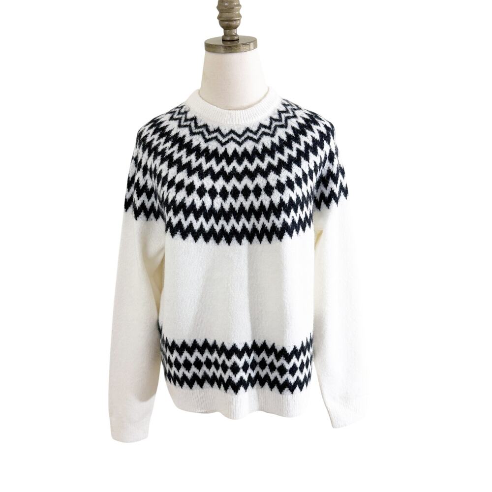 NWT Ann Taylor White/Black Pullover Sweater Size Small Chevron Pattern Crew Neck